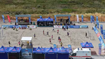 Kayseri'de Bir İlk Erciyes'in 2 Bin 200 Metresinde Plaj Hentbolu Heyecanı