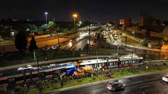 Zeytinburnu'nda tramvay kazasının izleri havadan 9 yaralı, seferler durdu