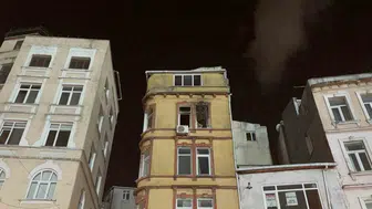 Maçtaki havai fişek Beyoğlu’nda bir evi ateşe verdi