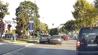 Sakarya trafiğinde tehlikeli şov Makas atan sürücü kamerada