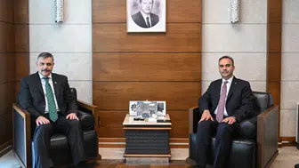 Ankara'da iki bakan bir masada buluştu