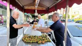 Adana sokaklarında buzlu serinlik dönemi başladı