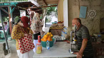 41 yıldır kayalıktaki kafede Turistlerin vazgeçilmezi