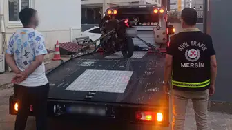 Mersin'de yaya yoluna giren sürücünün ehliyetine polis el koydu