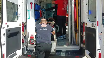 Direksiyon hakimiyeti kayboldu, araç takla attı 2 yaralı