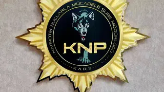 Kars polisinden yolcu otobüsünde ayakkabı tabanı operasyonu