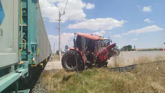 Sivas'ta kontrolsüz geçit kazası 18 yaşındaki sürücü yaralandı