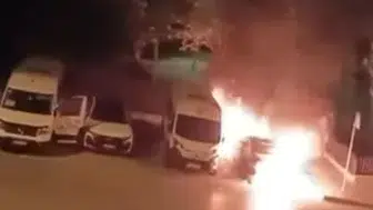 Küçükçekmece'de park halindeki araçlar küle döndü