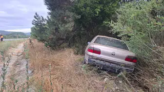 Bilecik yolunda korkunç kaza: Ağaca çarpan otomobildeki iki çocuk yaralandı