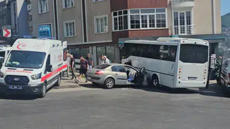 Zonguldak Kilimli yolunda halk otobüsü ile otomobil çarpıştı