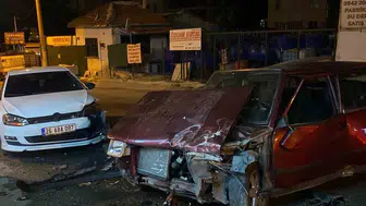 Odunpazarı'nda gece kazası Tofaş hurdaya döndü