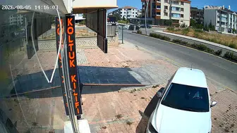 Elazığ’da bir bulvar esnafı her gün kaza korkusuyla yaşıyor