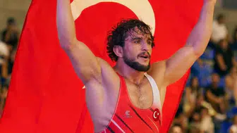Milli güreşçi Ahmet Duman, Akdeniz Oyunları'nda altın madalya kazandı