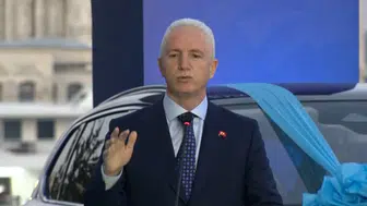 YKS'de tam puan alan 3 öğrenciye Togg hediye edildi