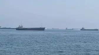 Kızıldeniz'de yine bir ticari gemi hedefte, yangın çıktı