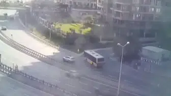 Zeytinburnu'nda İETT otobüsü site duvarına çarptı 1 ölü, 17 yaralı