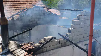 Kepez'deki gecekondudan geriye sadece küller kaldı