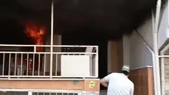 Bursa'da apartman yangınına mahalleli müdahalesi