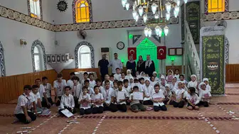 Burhaniye’de Yaz Kur’an Kursunu bitiren 80 çocuk hatim heyecanı yaşadı