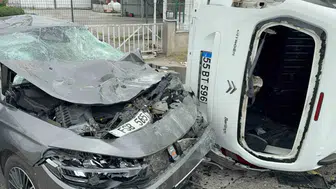 Samsun'da korkunç kaza Havalanan araç başka arabanın üzerine düştü