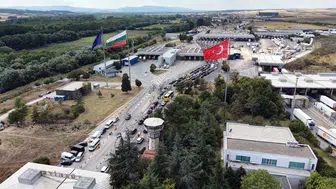 Edirne'de gurbetçi dönüşünde Kapıkule'den 5 bin 587 araçla son 3 yılın rekoru