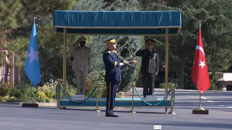 Somali Genelkurmay Başkanı Ankara'da askeri törenle karşılandı