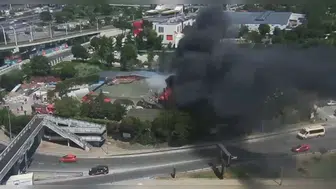 Zeytinburnu'nda tadilat halindeki kafede yangın paniği yaşandı