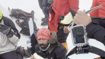 Zirvede 5 bin 137 metrede kavun yediler