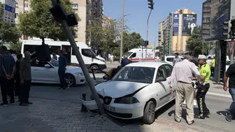 Konya’da kavşakta kaza 6 kişi hastanelik oldu
