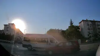 Kontrolsüz kavşakta üç araç çarpıştı, 4 yaralı