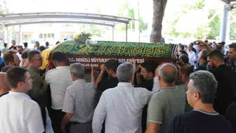 Denizli'de yolun karşısına geçerken can verdi, son yolculuğuna gözyaşlarıyla uğurlandı