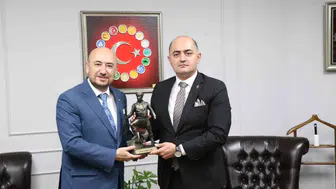 Yeni başsavcıya makamında Aydın’ın sembolleriyle karşılama