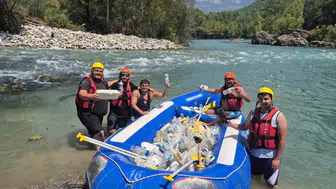 Beşkonak'ta rafting rehberlerinden doğa temizliği seferberliği