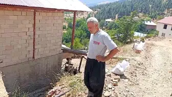 Kozan'da patlayan su borusu evleri sular altında bıraktı