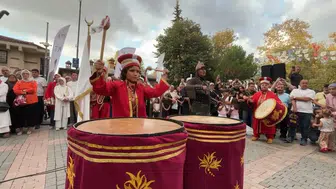Bursa'da çifte bayram coşkusu: Mehterin en küçükleri sahneye çıktı