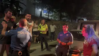 Bursa'da alkollü sürücü park halindeki araçlara çarparak devrildi