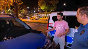 İnegöl'de bir esnaf araç üzerinde bulduğu 30 bin lirayı polise götürdü