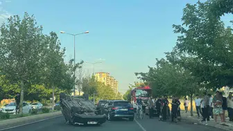 Diyarbakır'da otomobil takla attı 2 kişi yaralı