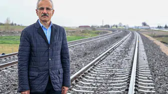 153 yıllık hatta leylekler için yeni önlem Elektrik direklerine özel aparat