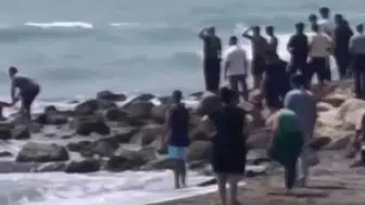 Samandağ sahilinde uyarıları dinlemeyen üç kişiden biri kayboldu