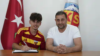 Altyapıdan çıkan Mikail Kulaksız, Kayserispor'un profesyoneli oldu