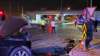 Kayseri'deki kazada otomobil 200 metre sonra kaldırımda durabildi