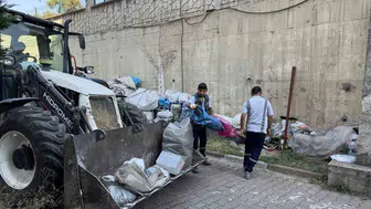 Karabük'te site sakinlerini isyan ettiren karton yığını temizlendi