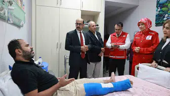 Kızılay Lideri Kahire'de Gazzeli Hastalara Destek Verdi