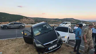 Bingöl yolunda akşam saatlerinde iki araç çarpıştı