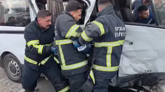 Batman'da minibüslerin karıştığı kazada dokuz kişi hastanelik oldu