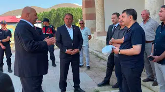 Eski İstanbul Valisi memleketi Bayburt'ta, Demirözü'ne çıkarma yaptı