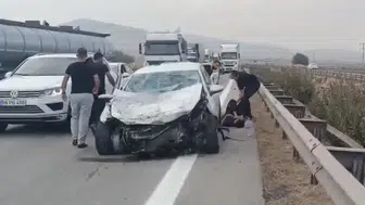 Gaziantep'te zincirleme kaza Otomobil önce tıra çarptı, sonra bariyerlere savruldu