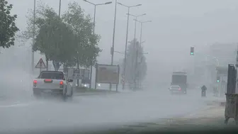 Düzce’de ani sağanak trafiği kilitledi