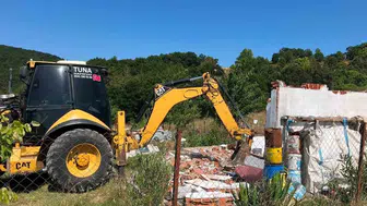 Çanakkale’de ruhsatsız inşa edilen 16 yapı yerle bir edildi